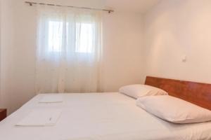 Amazing Apartment in Pakostane With 2 Bedrooms and Wifi, Pakoštane