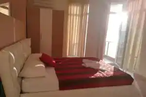 Hotel «Royal», Влера
