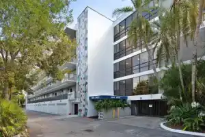 Atlantic Paradise by Avantstay Great Location w/ Balcony, Outdoor Dining & Shared Pool & Hot Tub!, Ки-Уэст