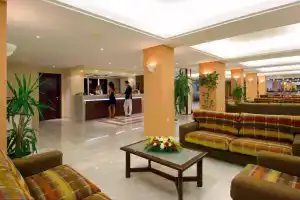The Syntopia Hotel, Аделианос-Кампос