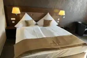 Hotel Pasa Paradies, Ханау