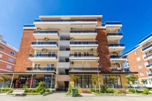 Olivia s Apartment 24, Велипойе