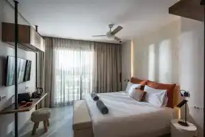 Enorme Teatro Beach, Ираклион