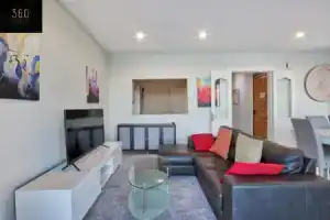 Sliema Seafront 3BR - opposite Beach - AC & Wifi by 360 Estates, Сент-Джулианс
