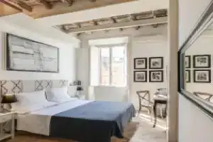 The Bluehostel, Рим