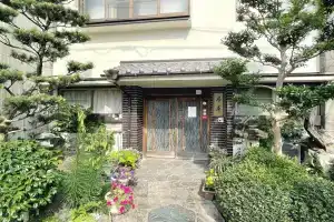 Отель «Business Ryokan Wakakusa», Цу