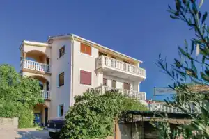 Amazing Apartment in Punat With 2 Bedrooms and Wifi, Пунат