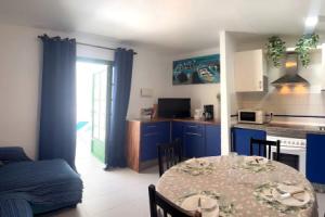 Apartment Florencia, With Pool Wifi in Puerto del Carmen, Пуэрто-дель-Кармен