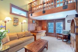 Manitou Lodge 5 Hotel Room by Alpine Lodging Telluride, Теллурид