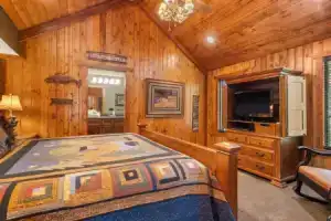 The Cabin at Rock Canyon, Брэнсон