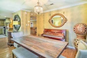 Charming Lafayette Home ~ 5 Mi to Downtown!, Лафайетт