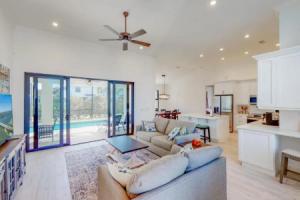 117 South Heathwood Drive, Марко