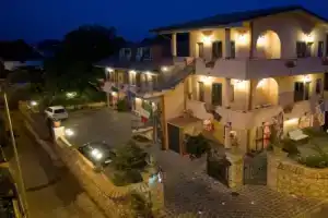 Hotel Louis II, Чампино