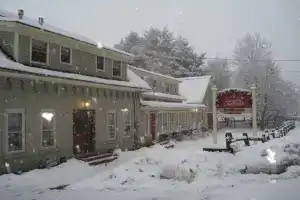 Brass Lantern Inn, Стоу