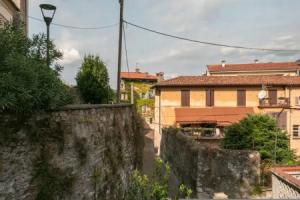 Aperol in Iseo With 1 Bedrooms and 1 Bathrooms, Изео