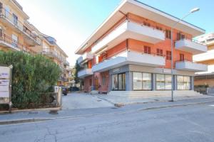Beautiful Apartment in Civitanova Marche With Wifi and 2 Bedrooms, Чивитанова-Марке