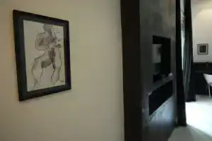 Arthur & Paul (Men Only Hotel), Пномпень