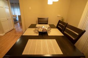 Lincoln Park Suites Operated by Roscoe Village Guesthouse, Чикаго