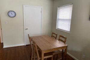 Cozy, Roomy 1 Bedroom Home in Cincinnati, Цинциннати