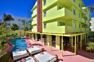 Отель «Tropicana Ibiza - Adults Only», Платжа ден Босса