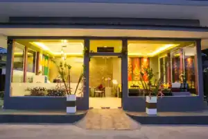 The Florist Resort, Мэнам