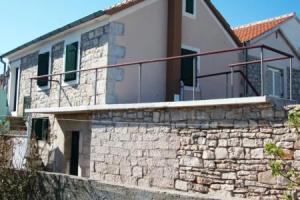 Apartment Ante, Betina