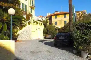 Hotel «Azzurro», Варацце