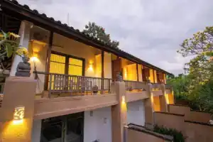 Alam Puri Art Museum Resort & Spa, Денпасар