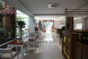 Smart-Hotel, Замнаун