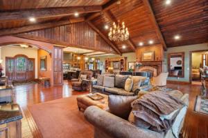 Rock Canyon Resort Trio, Брэнсон