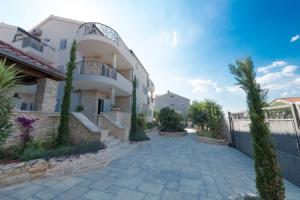Apartments Zrinka, Betina