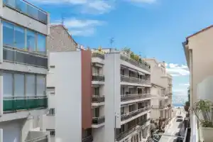 Le Macé YourHostHelper, Канны