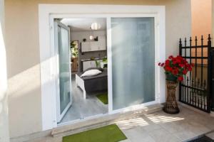 Studio Apartment White, Ровинь