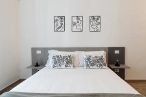 Nicolaus 204 - Brown & Grey Rooms by Wonderful Italy, Бари