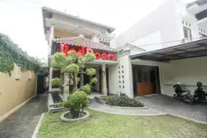 Отель «RedDoorz plus @ Tegal Panggung», Джокьякарта