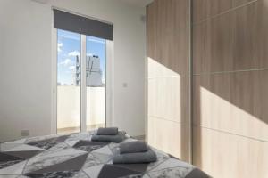 Stylish Penthouse - Terrace near Spinola, Пемброк