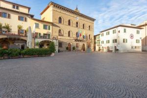 Vintage Holiday Home in Greve in Chianti With Terrace, Греве-ин-Кьянти