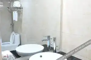 9 Store Express Hotel, Дали
