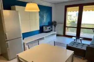 Garden Residence appartamento con terrazzo e piscina, Десензано-дель-Гарда