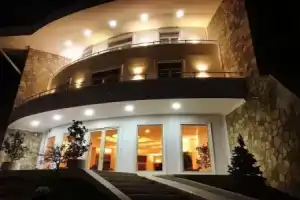 Отель «Chateau Linza», Тирана