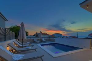 Villa Quarnaro With Heated Pool, Омисаль