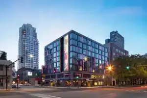 Отель «Moxy Chicago Downtown», Чикаго