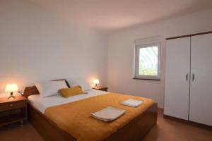 Home With a Private Terrace in a Quiet Area, Near the Sea, Mandre