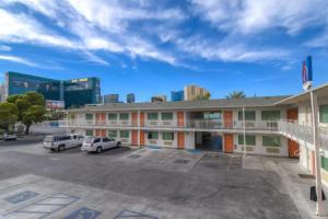 Motel «6-Las Vegas, NV - Tropicana», Лас-Вегас