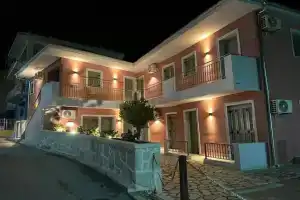 Anax Apartments, Парга