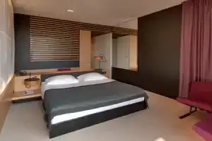 Hotel «Lone», Ровинь
