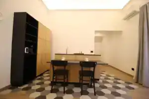 Suite 44, Чефалу
