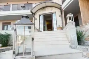 Stamos Hotel, Афитос