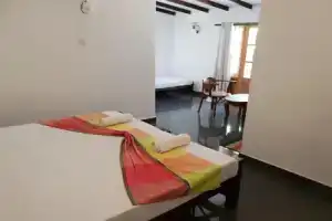 Thiranagama Beach Hotel, Хикадуа