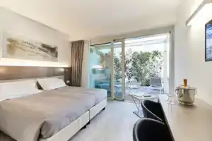 Seven Park Hotel, Колико